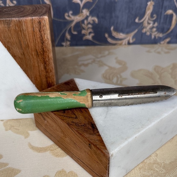 Vintage A&J Apple Corer, Potato Peeler, Green Wood Handle Primitive - Picture 4 of 6